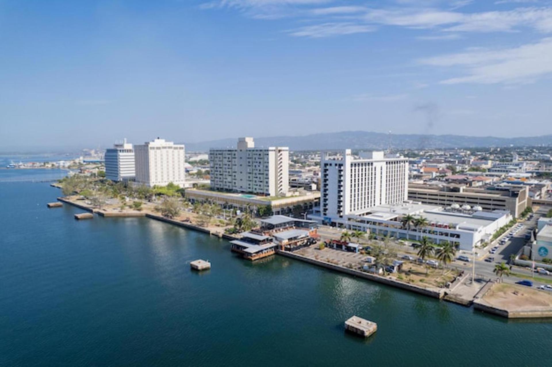 Immaculate 1-Bed Apartment In Kingston 14 ภายนอก รูปภาพ